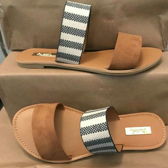 ONLY 1 PAIR LEFT 6.5 - Picture 2 of 2